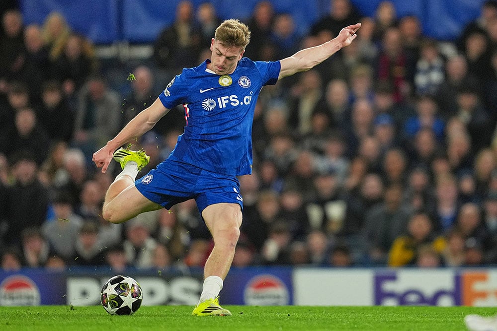 Champions League Soccer Match: Chelsea vs Paris Saint-Germain