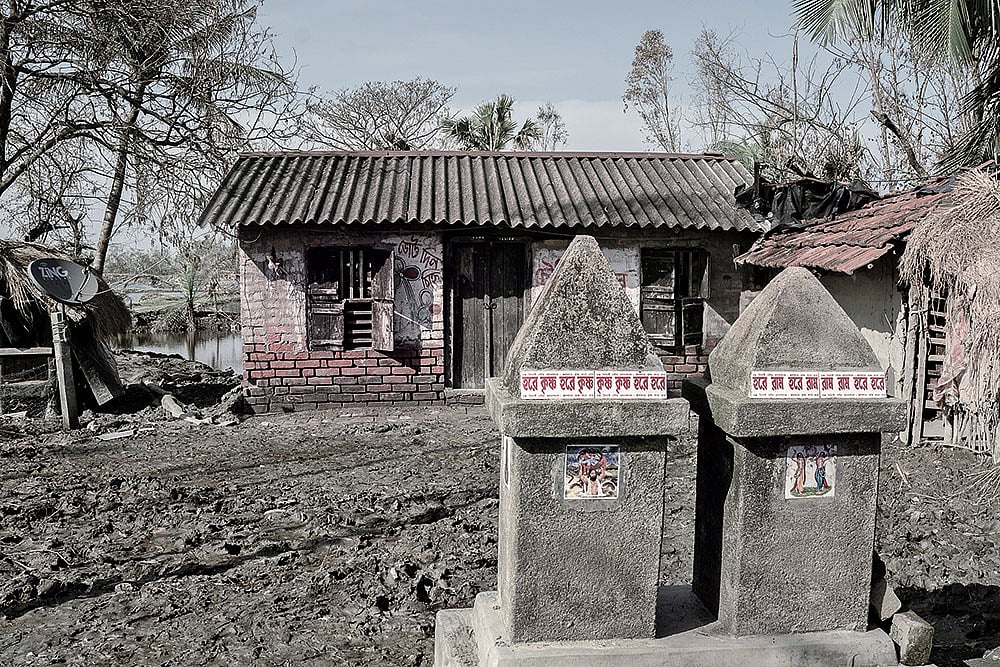 | Photo: Animikh chakrabarty : Welfare Economy: An abandoned house in cyclone-hit Raidighi Mathurapur district in West Bengal