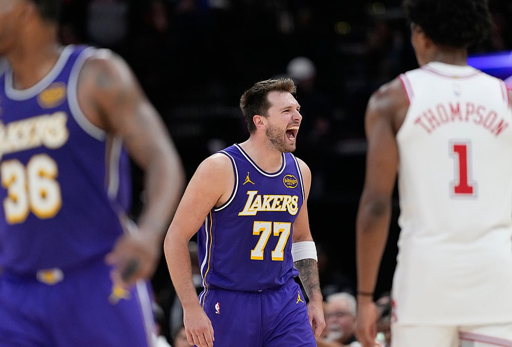 Los Angeles Lakers' Luka Doncic (77) celebrates after making a basket against the Houston Rockets during the second half of an NBA basketball game in Houston.  - | Photo: AP/David J. Phillip