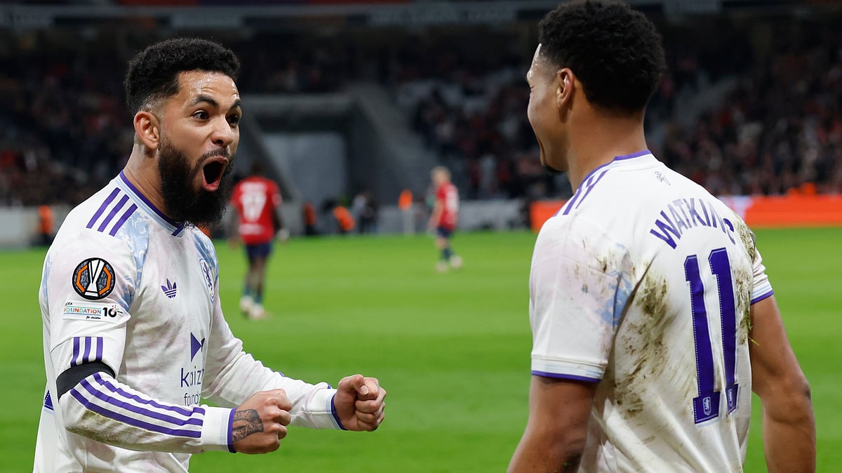 Aston Villa's Douglas Luiz, left, and Ollie Watkins celebrate after a goal during a first leg, round of 16 Europa League soccer match between Lille and Aston Villa in Lille, France, Sunday, Feb. 22, 2026. - | Photo: AP/Jean-Francois Badias