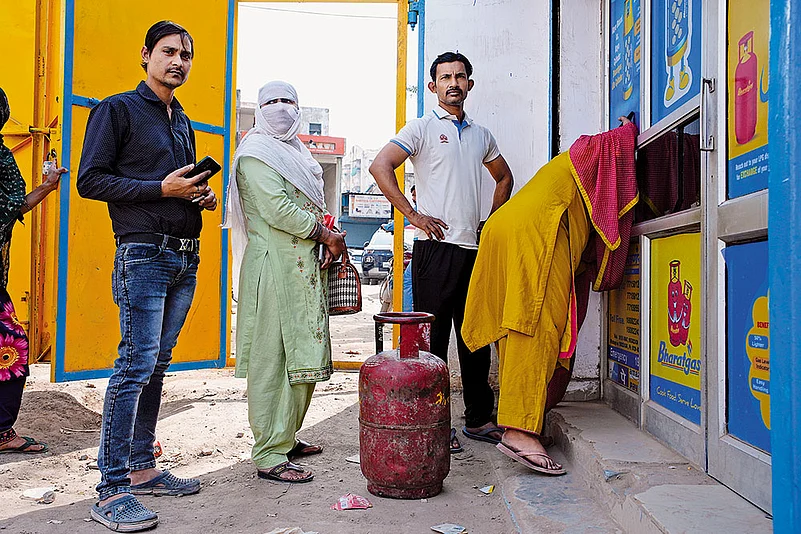 People queue up for LPG cylindars in Badhkal, rural Faridabad