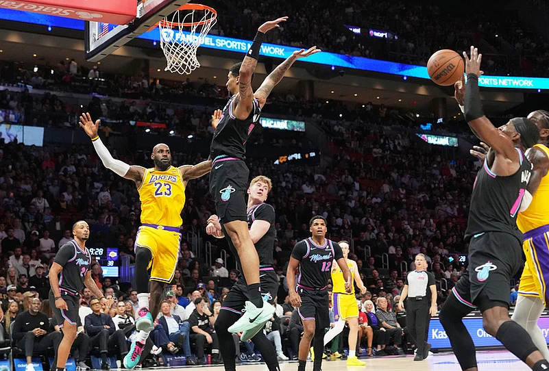 Miami Heat Vs Los Angeles Lakers NBA Basketball game-LeBron James