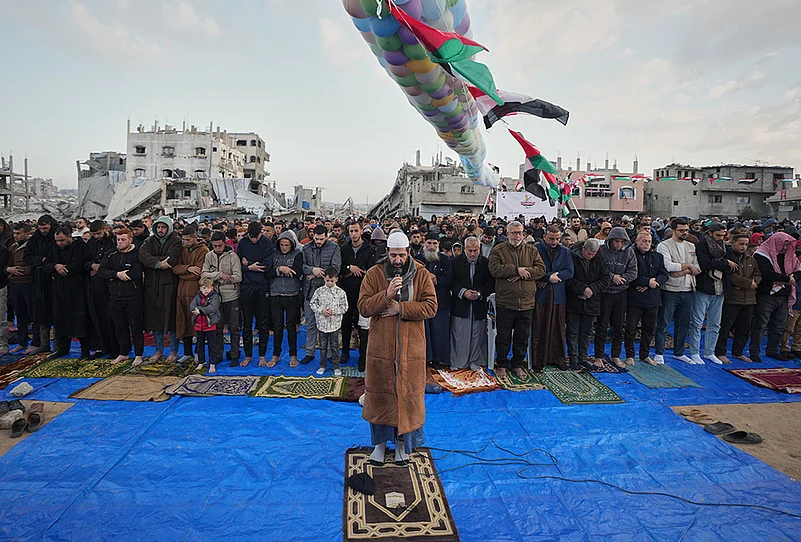 Eid al-Fitr 2026 in Gaza-Palestinian Muslims offer Eid al-Fitr