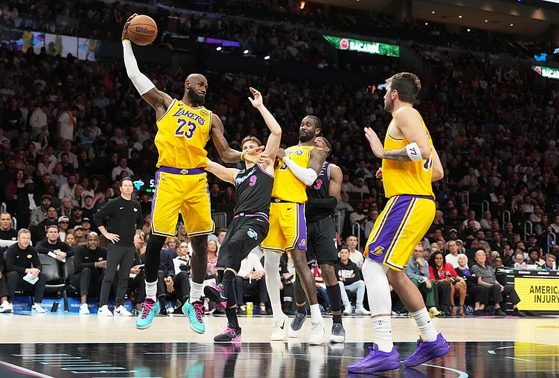 Miami Heat Vs Los Angeles Lakers NBA Basketball game-LeBron James