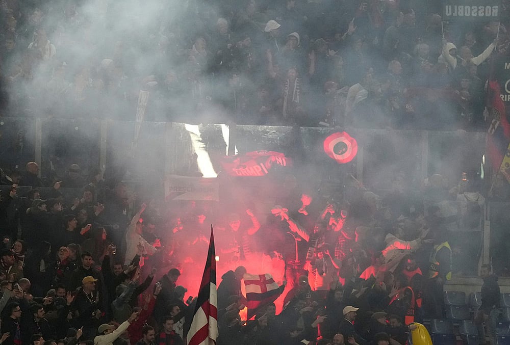 Roma vs Bologna Europa League soccer-Bologna fans