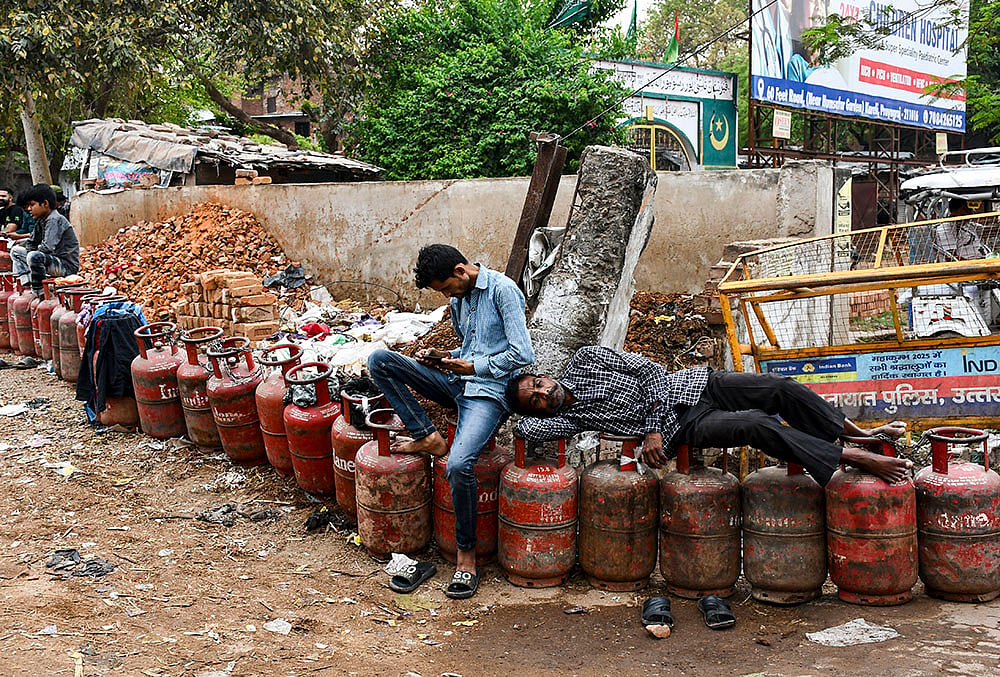 Middle East conflict: LPG crisis in Prayagraj
