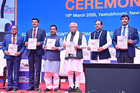 [L to R]: Shri Ghanshyam Prasad, Chairperson, Central Electricity Authority; Shri Pankaj Agarwal, Secretary, Ministry of Power, Government of India; Shri Pralhad Joshi, Minister of New and Renewable Energy and Consumer Affairs, Food and Public Distribution, Government of India; Shri Manohar Lal, Union Minister of Power and Housing & Urban Affairs, Government of India; Shri Shripad Naik, Minister of State for Power and New & Renewable Energy, Government of India; Dr. R. K. Tyagi, Chairman and Managing, POWERGRID