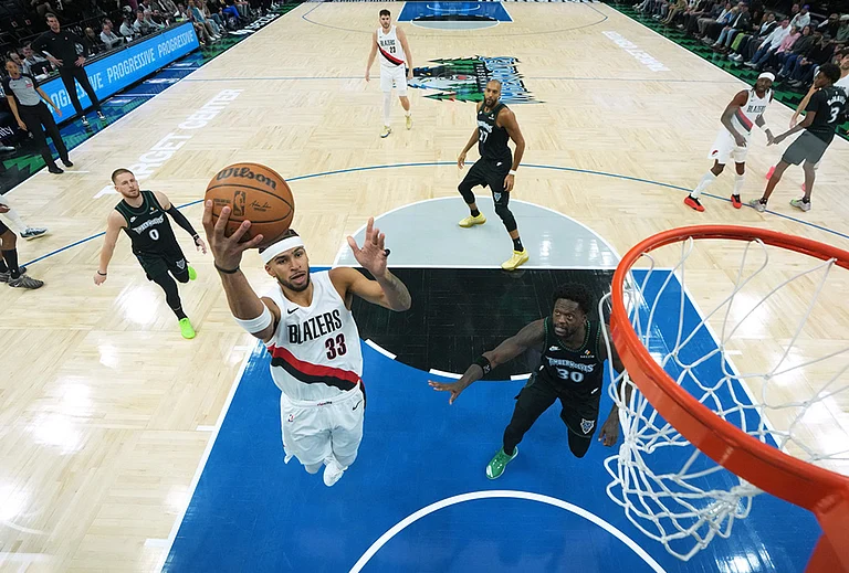 Portland Trail Blazers forward Toumani Camara (33) shoots during the first half of an NBA basketball game against the Minnesota Timberwolves in Minneapolis. - | Photo: AP/Abbie Parr