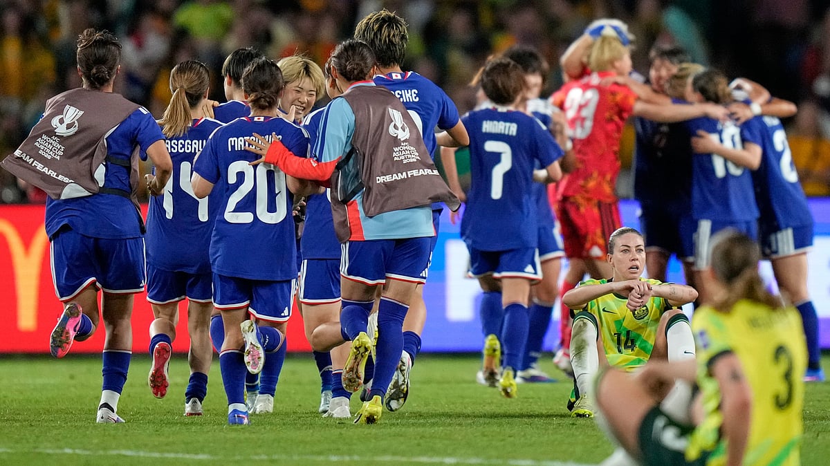 (AP Photo/Rick Rycroft) : Japanese players celebrate after winning the Women's Asian Cup soccer final between Japan and Australia in Sydney, Saturday, March 21, 2026. 