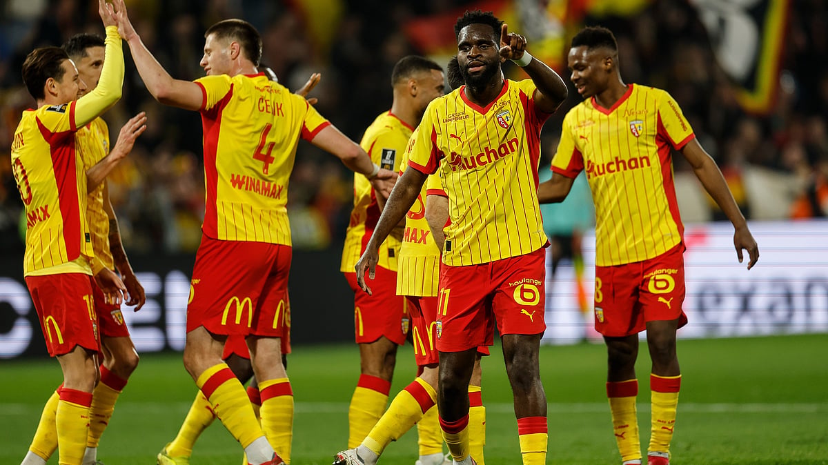 | Photo: AP/Jean-Francois BADIAS : Lens' Edouard Odsonne (11) celebrates with teammates after scoring during the French League One soccer game between Lens and Angers, Friday, March 20,2 026, in Lens, France. 