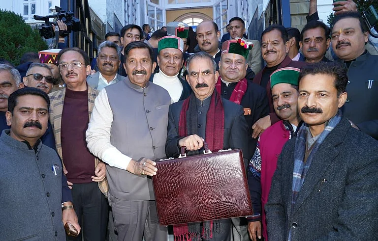 In A Historic First, CM Sukhu Reduces Budget - null