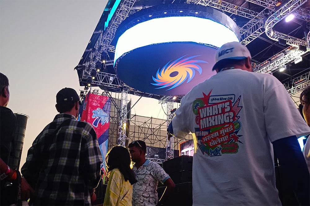 | Photo: Tejas Rane : Many cricket overs gathered for The MIX, a one-of-its-kind fan festival, which was held by Mumbai Indians, and was held at Jio World Garden. Many cricket fans and content creators and music artistes took to stage as they greeted the fans gathered inside the arena.