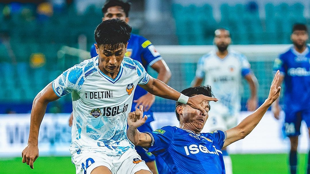 Chennaiyin FC players contesting for the ball with FC Goa players during ISL 2025-26 clash at Chennai.  - IndSuperLeague/X