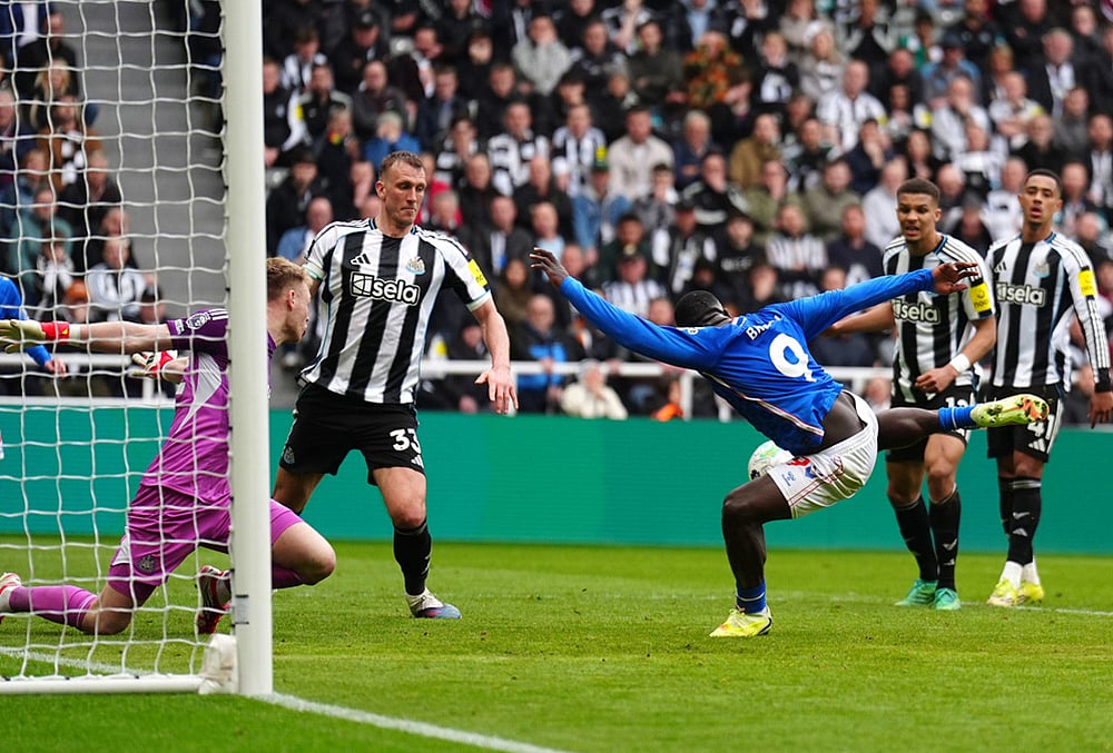 Newcastle vs Sunderland premier league soccer match-Brian Brobbey