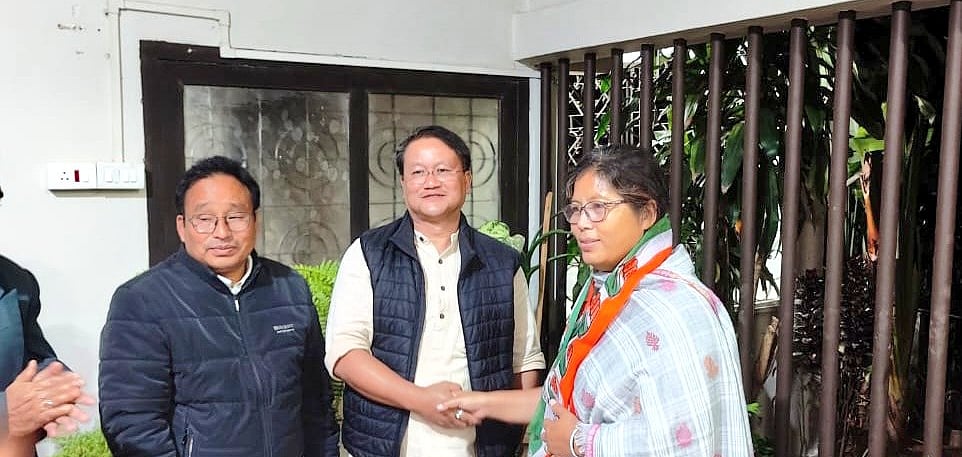 X : 
​Nandita Gorlosa joins Congress in Assam