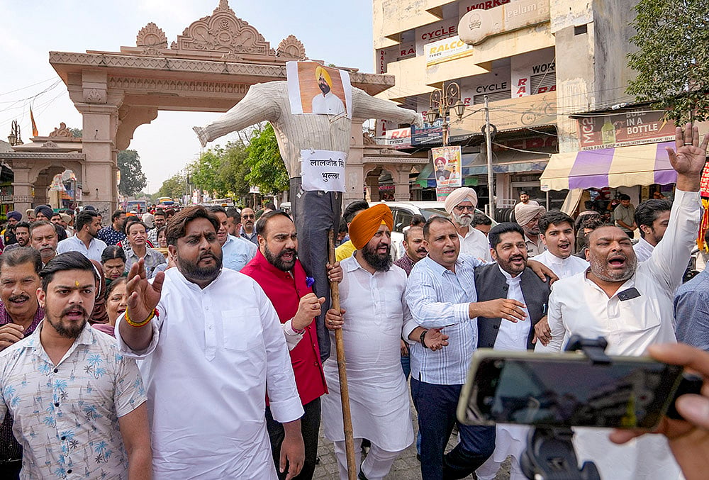 Officials suicide: BJP protest in Amritsar