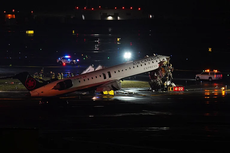 Visuals From LaGuardia Runway - RYAN MURPHY