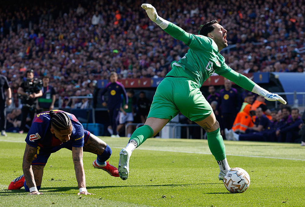 Barcelona vs Rayo Vallecano Spain soccer La Liga match-Raphinha 