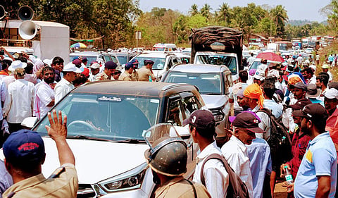 Mango and cashew farmers from the Konkan region stage a protest under the leadership of Raju Shetti of Swabhimani Shetkari Sanghatana, blocking the Mumbai–Goa National Highway from 11 AM on March 23, demanding urgent government action after crop losses caused by erratic weather.
