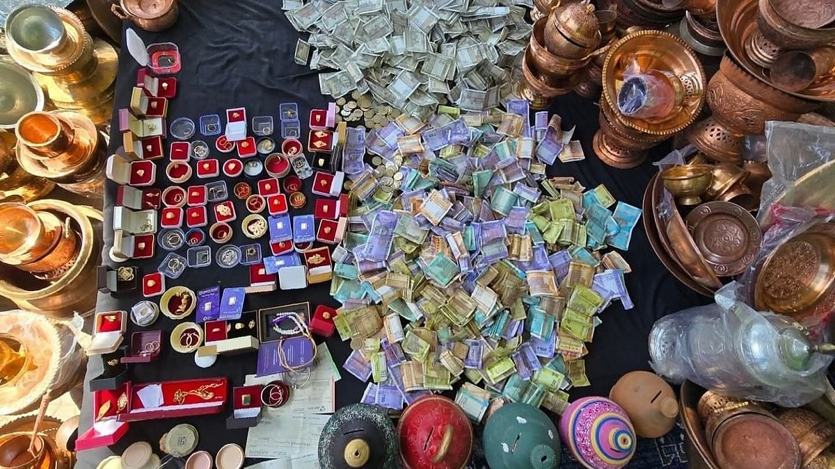 Source: X : Kashmiris Donate Gold, Cash and Utensils for War-Hit Iran
