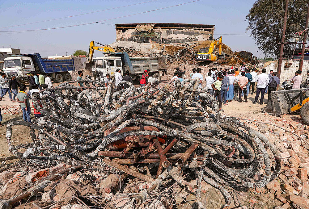 4 died after cold storage collapsed in Prayagraj