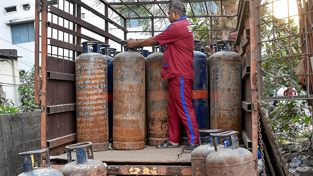 Fuel Queues Ease in Andhra Pradesh - Representative Image