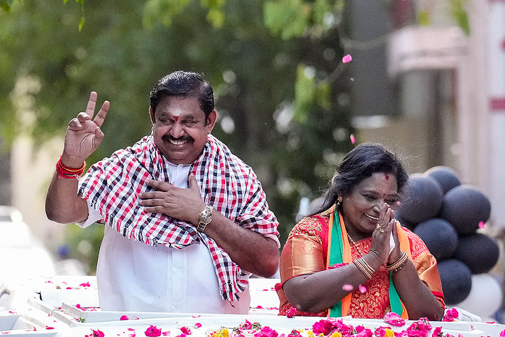 TN Polls: Palaniswami, Soundararajan campaign in Chennai