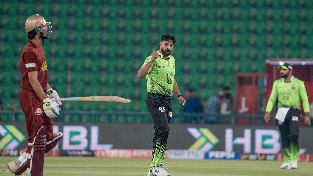thePSLt20/X : Haris Rauf celebrating a wicket during Lahore Qalandars vs Hyderabad Kingsmen PSL 2025-26 match at Gaddafi Stadium. 