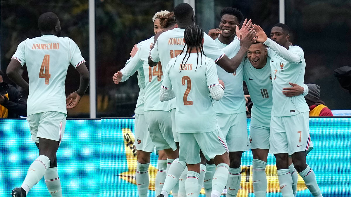 (AP Photo/Charles Krupa) : Kylian Mbappe of France, second right, celebrates after scoring the opening goal during the international friendly soccer match between Brazil and France in Foxborough, Mass, Thursday, March 26, 2026