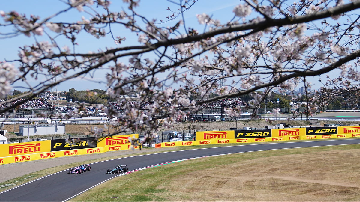 Alpine driver Franco Colapinto of Argentina, left, and Mercedes driver Andrea Kimi Antonelli of Italy steer their car during the first practice session Japanese Formula One Grand Prix in Suzuka, Japan, Friday, March 27, 2026. - | Photo: AP/Hiro Komae