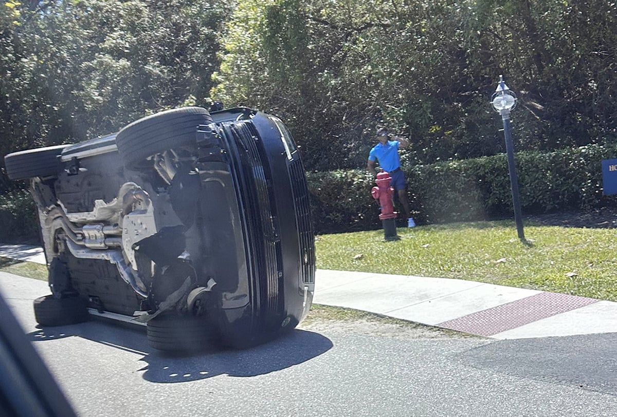 Golfer Tiger Woods Rollover Crash in florida photos- 1