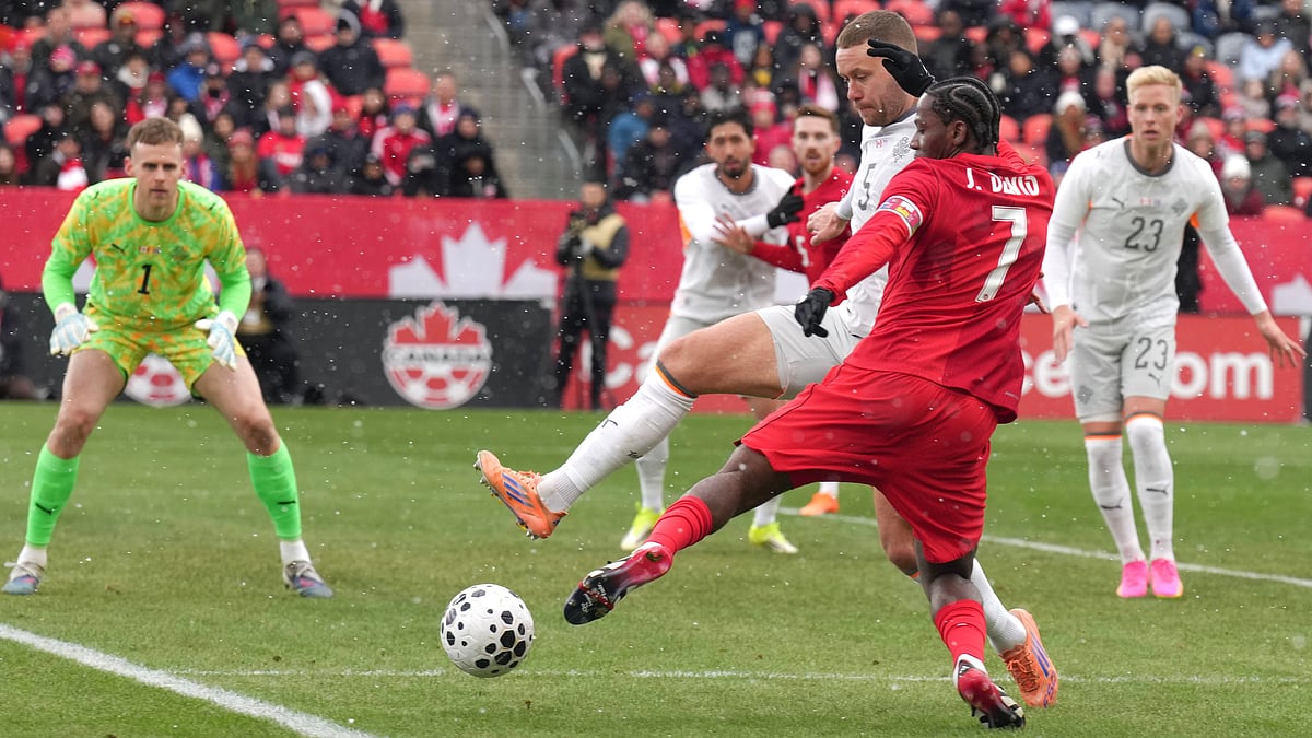 Canada's Jonathan David tries to square the ball despite pressure from Iceland's Sverrir Ingi Ingason during International friendly soccer action in Toronto on Saturday March 28, 2026.  - | Photo: AP/Chris Young