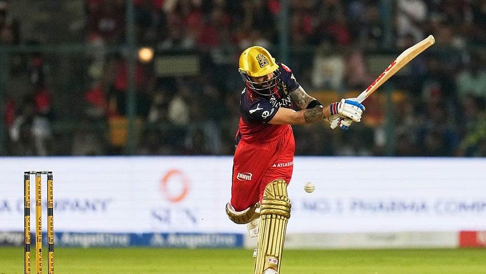 Royal Challengers Bengaluru's Virat Kohli plays a shot during the Indian Premier League cricket match between Royal Challengers Bengaluru and Sunrisers Hyderabad in Bengaluru, India. - Photo: AP/Aijaz Rahi