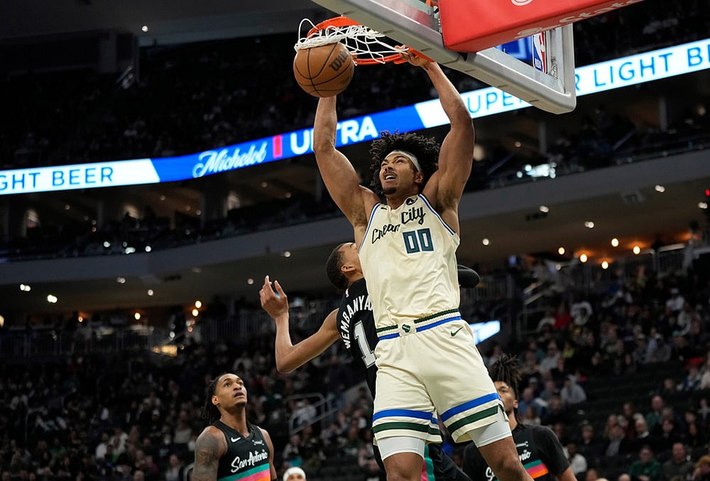 Milwaukee Bucks Vs San Antonio Spurs NBA basketball-Jericho Sims