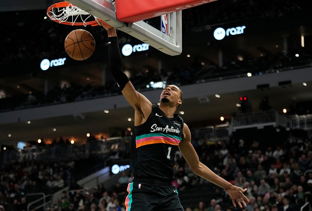 | Photo: AP/Aaron Gash : San Antonio Spurs' Victor Wembanyama dunks during the second half of an NBA basketball game against the Milwaukee Bucks in Milwaukee.