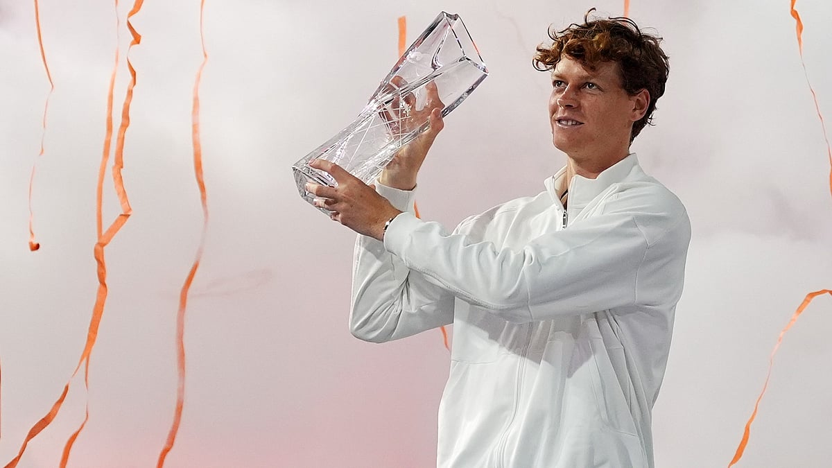 Jannik Sinner of Italy hoists the Butch Buchholz trophy after defeating Jiri Lehecka of the Czech Republic in the men's singles final at the Miami Open tennis tournament, Sunday, March 29, 2026, in Miami Gardens, Fla. - | Photo: AP/Rebecca Blackwell