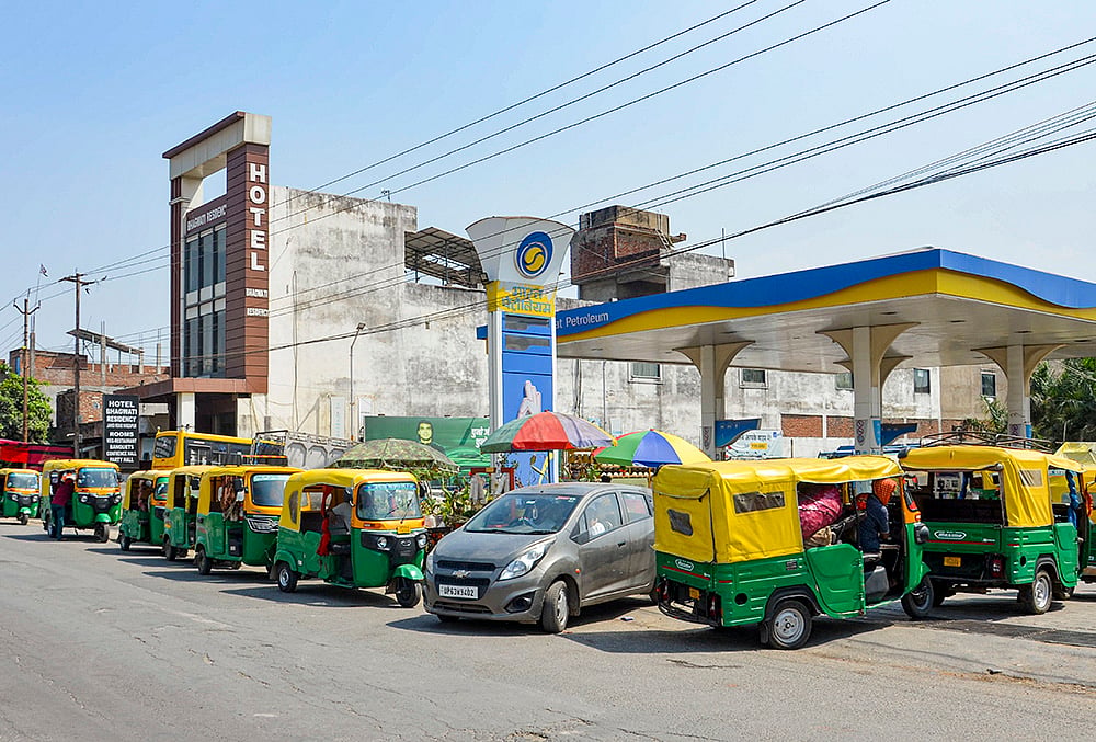 West Asia war: Crowding at gas station in Mirzapur