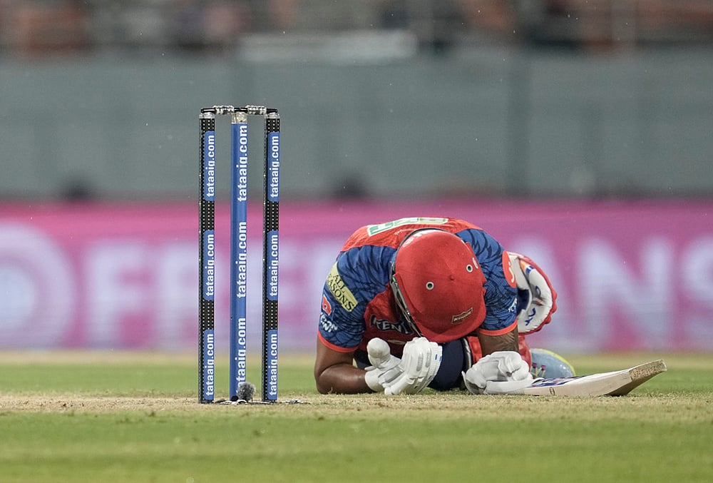Shreyas Iyer Injury Scare photos-