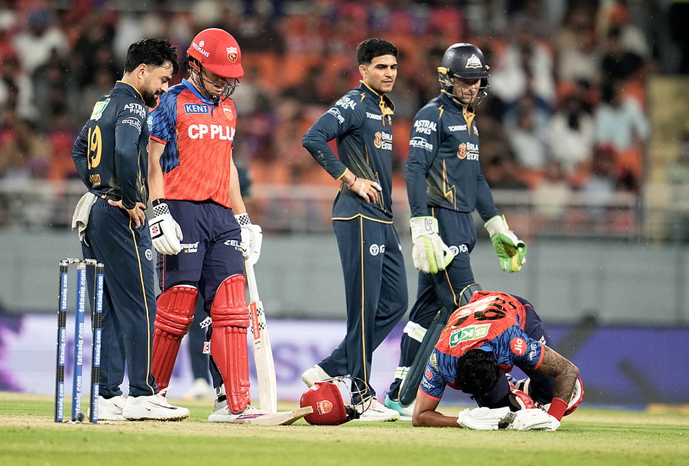 Shreyas Iyer Injury Scare photos-