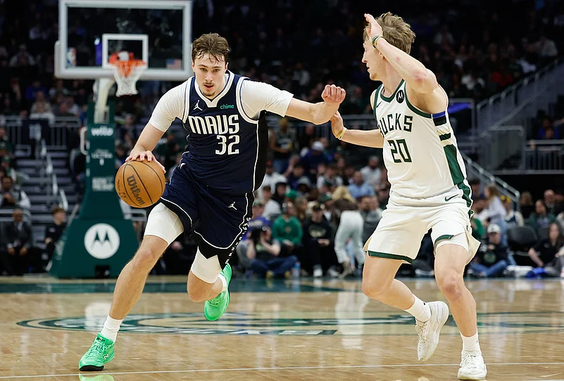 Milwaukee Bucks Vs Dallas Mavericks NBA game-Cooper Flagg
