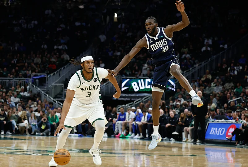 Milwaukee Bucks Vs Dallas Mavericks NBA game-Myles Turner