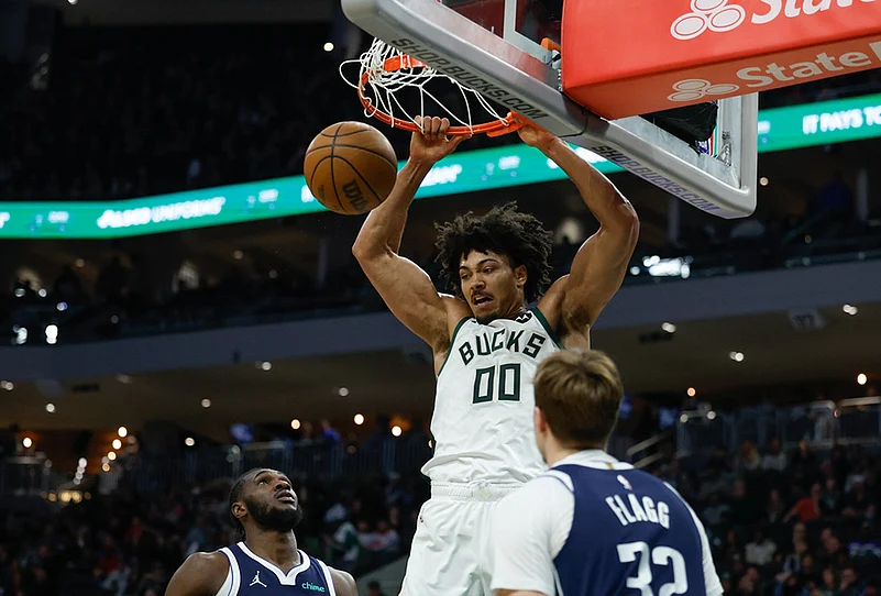 Milwaukee Bucks Vs Dallas Mavericks NBA game-Jericho Sims
