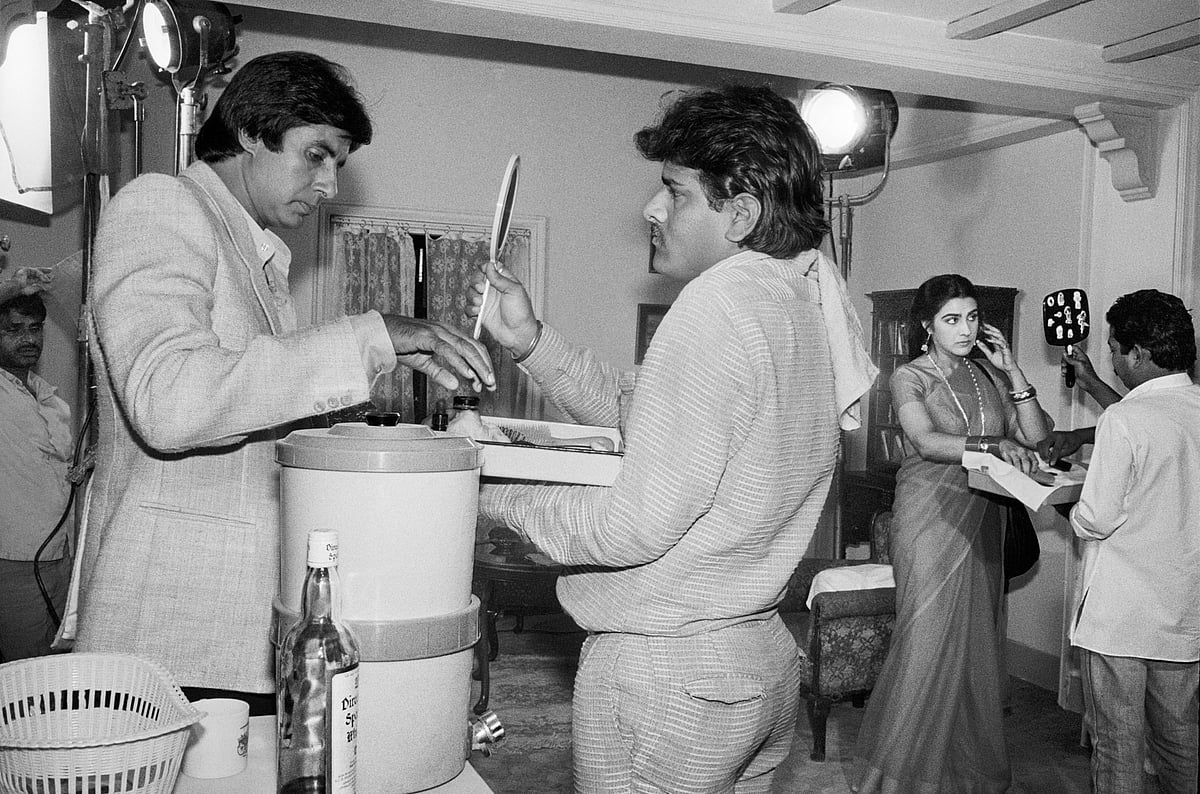 Superstar Amitabh Bachchan and actress Amrita Singh on the set of Akayla, Andheri, Bombay, 1991 