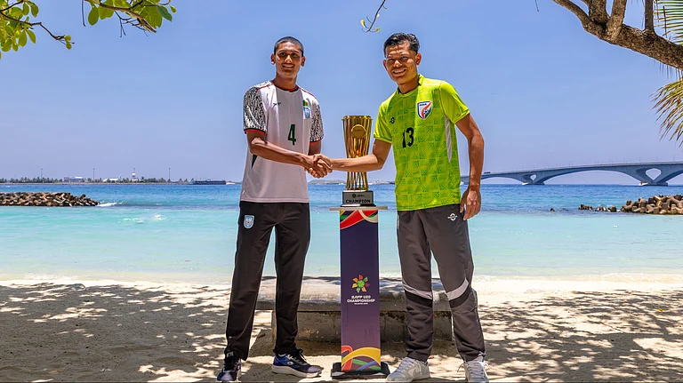 India captain Suraj Singh Aheibam and Bangladesh captain Md Mithu Chowdhury ahead of their SAFF U20 Championship match on April 3, 2026. - | Photo: AIFF