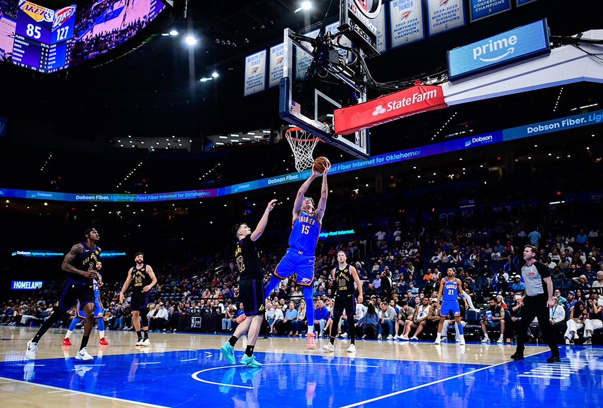 Oklahoma City Thunders Vs Los Angeles Lakers nba basketball-
