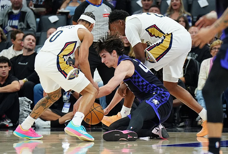 Sacramento Kings Vs New Orleans Pelicans NBA basketball-Maxime Raynaud