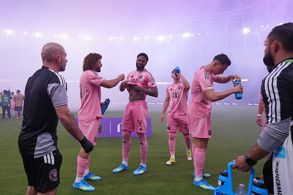 Inter Miami players including defender Micael Dos Santos (16) drink water at the start of an MLS soccer match against Austin FC in Miami. - | Photo: AP/Rebecca Blackwell