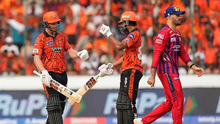 Sunrisers Hyderabad's Heinrich Klaasen, left, celebrates his fifty runs with teammate Nitish Kumar Reddy during the Indian Premier League cricket match between Sunrisers Hyderabad and Lucknow Super Giants in Hyderabad, India. - Photo: AP/Mahesh Kumar A.