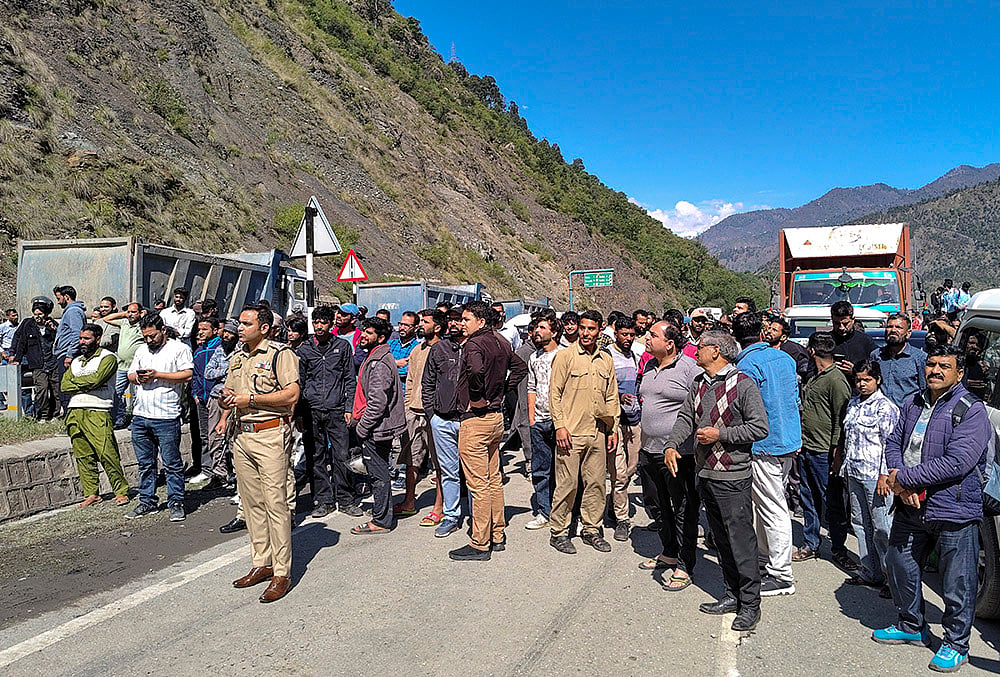 Traffic suspended on Jammu-Srinagar highway in Ramban