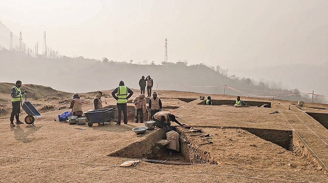 Excavators from the J&K Department of Archives, Archaeology and Museums and the Centre of Central Asian Studies, University of Kashmir, uncover extensive remains of a major Buddhist complex at the Zehanpora site, in Baramulla  -  IMAGO / ANI News